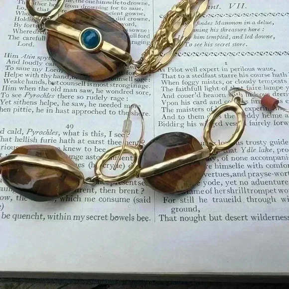 Vintage gold tone bracelet and earring set stone similar to tigers eye with blue - Picture 9 of 14